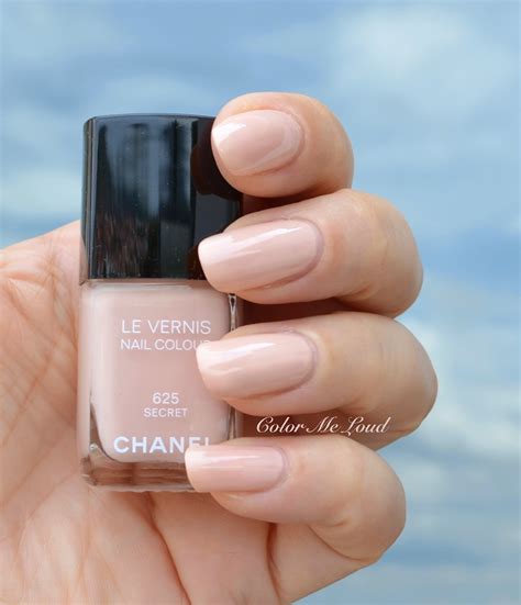 Chanel Secret (625) Le Vernis Nail Colour Review & Swatches